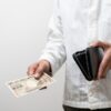 強要罪とは?成立しやすい具体例や被害に遭った際の相談先を解説 | 弁護士保険の教科書ー弁護士監修ー